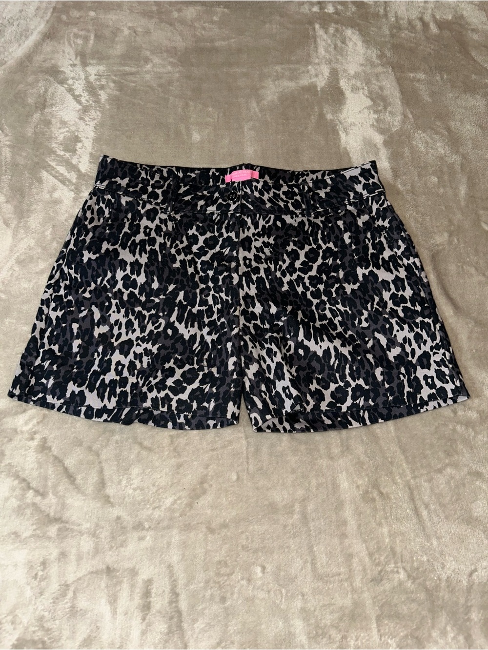 Isaac Mizrahi Black & Gray Leopard Print Shorts size 6